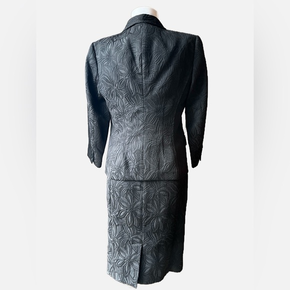 Talbots Two Piece Black Brocade Suit, size 6, Sleeveless Dress and Jacket - Picture 5 of 16
